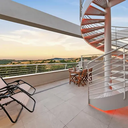 Sunny Golf - Luxury Penthouse - Rooftop Retreat