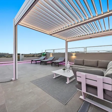 Sunny Golf - Luxury Penthouse - Rooftop Retreat * Estepona