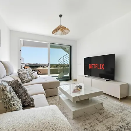 Sunny Golf - Luxury Penthouse - Rooftop Retreat *