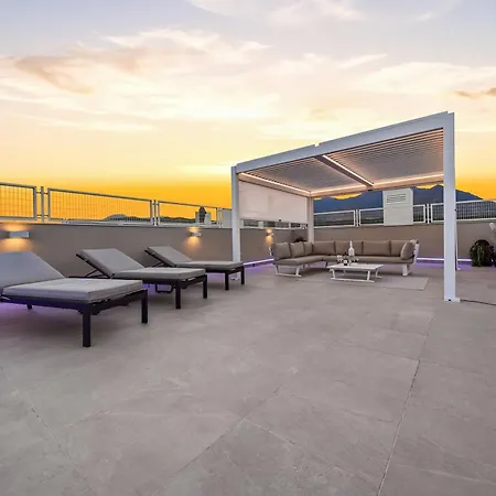Sunny Golf - Luxury Penthouse - Rooftop Retreat Lejlighed *