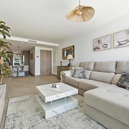 Sunny Golf - Luxury Penthouse - Rooftop Retreat *