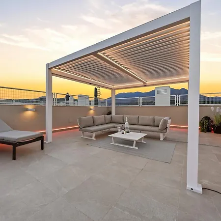 Sunny Golf - Luxury Penthouse - Rooftop Retreat Lejlighed *