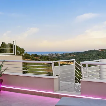 Sunny Golf - Luxury Penthouse - Rooftop Retreat *