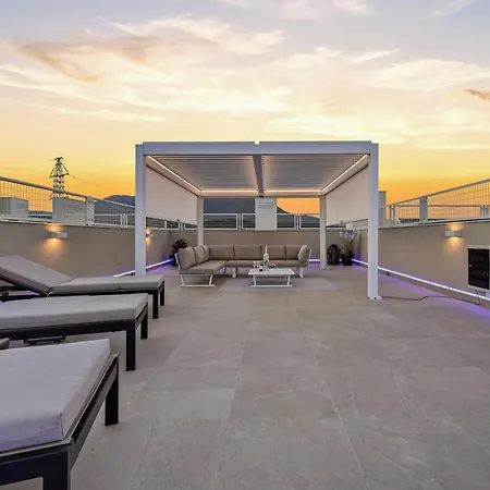 Lejlighed Sunny Golf - Luxury Penthouse - Rooftop Retreat *