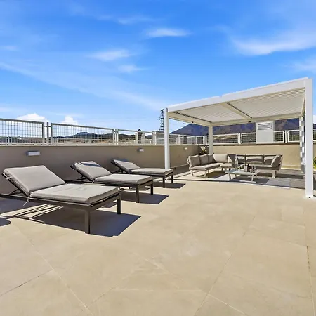 Sunny Golf - Luxury Penthouse - Rooftop Retreat *