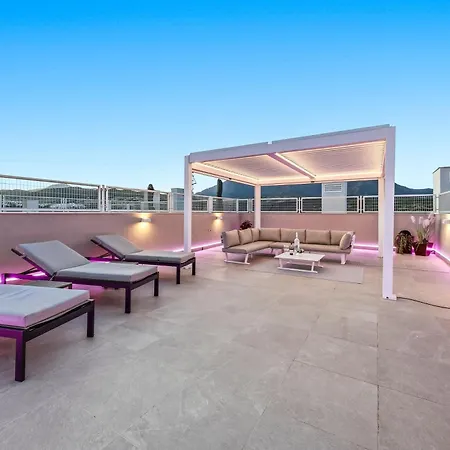 Lejlighed Sunny Golf - Luxury Penthouse - Rooftop Retreat *