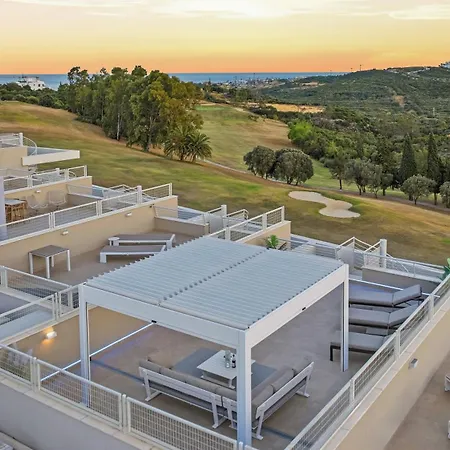 Lejlighed Sunny Golf - Luxury Penthouse - Rooftop Retreat *