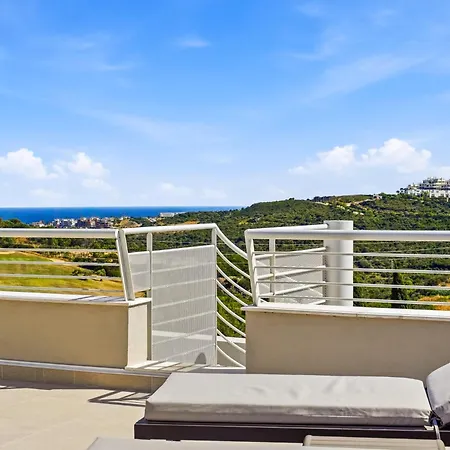 Sunny Golf - Luxury Penthouse - Rooftop Retreat